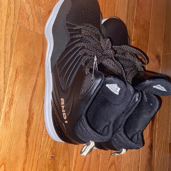 AND1s - Picture 4 of 4